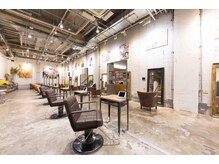 ノラ ヘアーサロン(NORA HAIR SALON)の雰囲気（ゆとりのある空間、アートを観て楽しめる美術館のようなサロン）