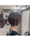 白髪活かしハイライトの大人ショート