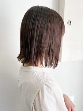 ヒビヲ(HIBIO) 切りっぱなしボブミディアムボブミルクティーベージュカラー横浜