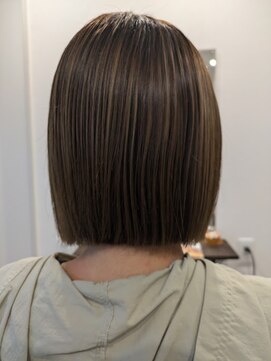 ラ グリヴ(La Grive) パツっとボブ