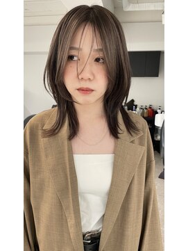 キャトル(Quattro) 抜け感のある大人ベージュレイヤー