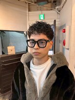 ビーバイエイトジェンツ(Bee by EIGHT GENTS)&nbsp;MEN’S HAIR/サーフカール/刈り上げセンターパート/心斎橋