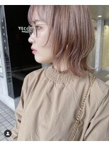 イェッカ(YECCA)&nbsp;顔まわりレイヤーとピンクベージュ