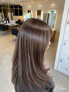 ブルームニキュウロク 富里(bloom 296) 派手すぎないハイライトで大人のこなれヘアに
