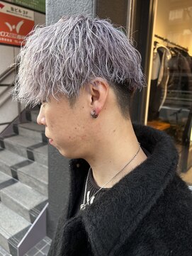 フリーク バーバーショップ 都島店(FREAK BARBER SHOP) ツイスパマッシュシルバーカラー