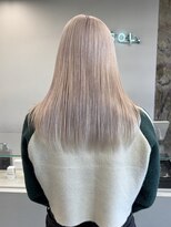 ソル ジングウマエ(SOL JINGUMAE)&nbsp;ハイトーンカラー顔周りレイヤーカットデザインカラーベージュ