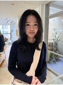 トーンダウンで透け感のある暗髪