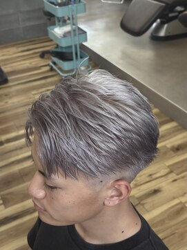 スウェル 千葉店(Swell) 透明感シルバーショート