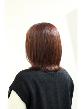 ピンク系カラー×レイヤーボブ