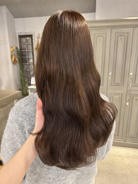 ユヌ(Une) ブリーチなしダブルカラーミルクティーブラウンカラー髪質改善