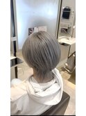 ホワイトシルバー＋ウルフカット