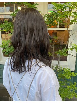 エルジン ヘアドレッサー ショップ(ELGIN HAIR DRESSER SHOP) 【saya】オリーブアッシュ×セミロング