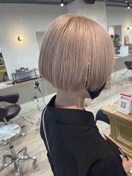 コワファーストナガサキシャンプーボーイ(COIFF1RST NAGASAKI SHAMPOO BOY) ホワイトベージュ　マッシュボブ【コワファースト長崎】