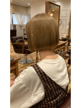 シエル エマージュ 松戸(CIEL Emerge) ミルクティー ボブ 切りっぱなしボブ ブリーチカラー