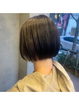 ナンバー ジルバ 立川(N° jillva) ワンレンボブ前下がりショート内巻きワンカール鎖骨ミディアム