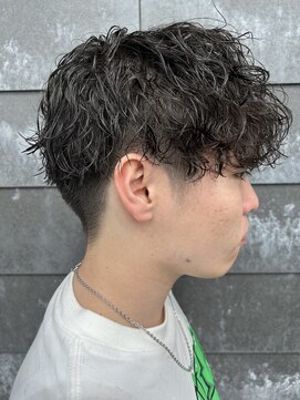 ヒュイル バイ ニアウ(Hwyl by Niau) メンズマッシュパーマ波巻スパイラルパーマニュアンスパーマ