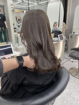 ロンドメリア 天神大名店(Lond Melia) ★斜めバングミディアムヘアグレージュカラーシルキーベージュ★