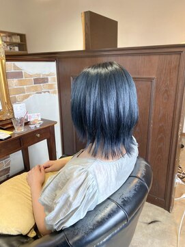 アドラーブル 女池店(adorable) 【ブルーブラック】【くびれ外ハネ】【10代20代】