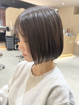 ヒビヲ(HIBIO) 切りっぱなしショートボブハイトーンカラーミルクティーベージュ