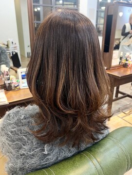 マリアバイアフロート(Maria by AFLOAT) 【山田】ハイライトくびれレイヤーミディアム30代40代50代