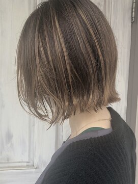 ライクバイコトナ 越谷(RIKE by kotona) ぱつっとボブ×ハイライト