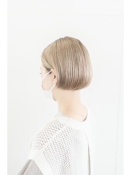 ユー トゥ イーズ(U too e's) 《Utoo e's つくば美容室》Wカラーでつくるブロンドベージュボブ