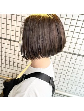 ルッツ カオラ(Ruttu KaoLa) 前下がりボブ＊