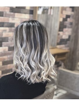 ホワイト 伊勢崎(WHITE) ブリーチ歴から外国人風バレイヤージュ☆ホワイトシルバー