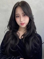 ソヨン 金山店(SOYON)&nbsp;波巻き/小顔/レイヤーカット/かきあげバング/黒髪/ネビージュ