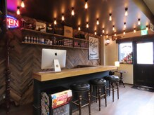 バーバーショップ スバル(BARBERSHOP SUBARU)の雰囲気（【こだわり】棚にはレアなお酒がズラリ＜理容室＞＜バーバー＞）