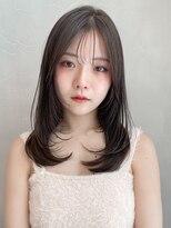 アグノス 青山(Agnos)&nbsp;大人ガーリーダークアッシュミディアムレイヤーカット 小顔