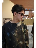 エディ(Edy)&nbsp;メンズセンターパートフェザーパーマ刈り上げ眉カット韓国ヘア