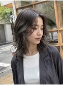 ニュアンスウェーブのミディアムヘア