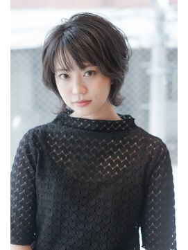 ウォークヘアーリリィ(Walk hair lily) クールなダークカラー×外ハネショートウルフ