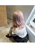 ボブヘアでも可愛いペールピンクのハイトーン