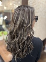 ハイパー(HYPER)&nbsp;グレージュ コントラストハイライト　白髪ぼかし　脱白髪染め