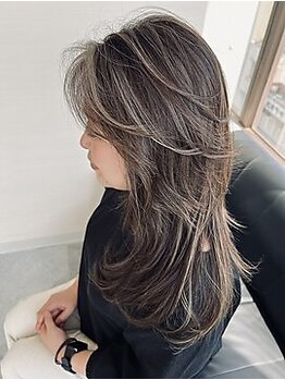 ロイ(ROI)の写真/“顔まわりだけで印象は変わる”を体感。前髪やサイドのデザインを追求し、1番似合うバランスを叶えます！