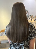 リリー(Lilly)&nbsp;名古屋ミルクティーベージュグレージュ透明感カラーブリーチ