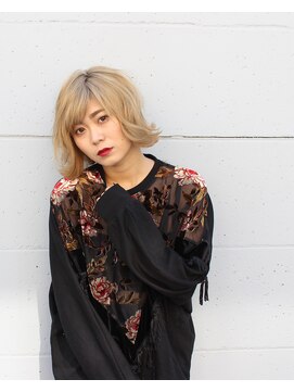 アローラ 三軒茶屋(Allora) 小悪魔的な外ハネスタイル