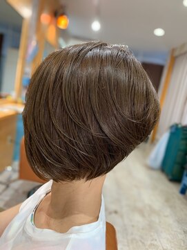 アリア(ARIA) 前下がりベースのアッシュベージュカラー♪