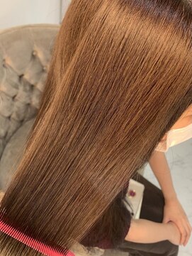 エスカーラ 表参道(THE ESCALA) ベージュブラウンのこっくりカラー【タビラマユミ】