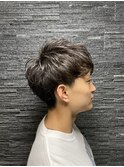 ツーブロックゆるふわパーマ前下ろしスタイル
