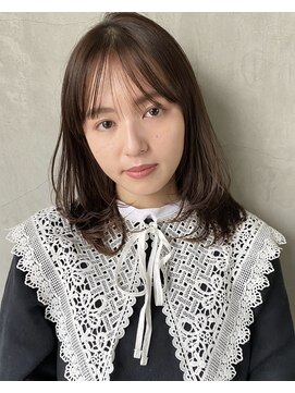 ベル 新宿(Belle) ストレートでもまとまるミディアム