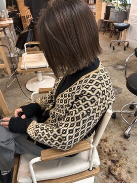 ウィークエンド(WEEKEND) 大人ぱつっとボブ