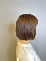 ブロッサム 東久留米店(Blossom)&nbsp;ハイトーンカラーミルクティーベージュミニウルフ丸みボブ