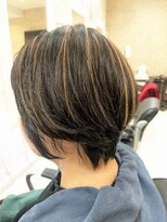 ヘアーデザインムーヴ(Hair design MOVE)&nbsp;白髪ぼかしハイライト　明るい白髪染め　ショート
