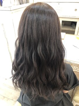 ハグエヴェック(HUG AVEC) グレージュカラー