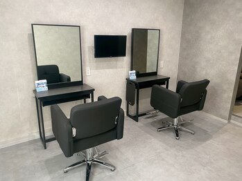 プラスケー(+k)の写真/お洒落なプライベート空間でお客様の髪のお悩みに丁寧に向き合います◎安心してお悩みなどご相談ください♪