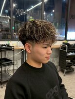 リッチブランドアンドコー(Rich Brand&Co)&nbsp;アップバングツーブロックダブルカラーブリーチメッシュ