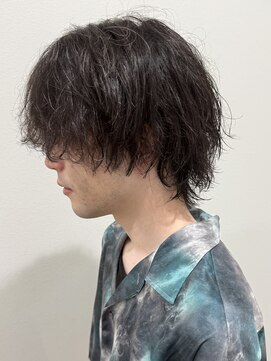 ヒュイル バイ ニアウ(Hwyl by Niau) メンズミディアムウルフパーマシャドウパーマスパイラルパーマ